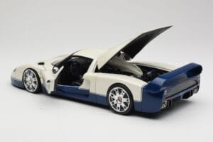 Maserati MC12 Biely Modrý Hot Wheels 1:18 G7158 Kov – obrázok 5 z 8