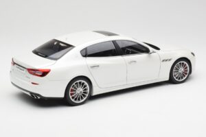Maserati Quattroporte VI GTS Alpine Biely AUTOart 1:18 75808 Kov – obrázok 3 z 8