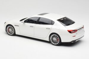 Maserati Quattroporte VI GTS Alpine Biely AUTOart 1:18 75808 Kov – obrázok 7 z 8