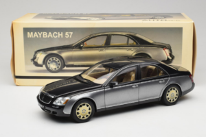 Maybach 57 SWB Caspian Black Himalayas Grey AUTOart 1:18 76151 Kov – obrázok 9 z 9