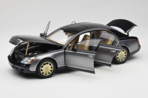 Maybach 57 SWB Caspian Black Himalayas Grey AUTOart 1:18 76151 Kov – obrázok 2 z 9