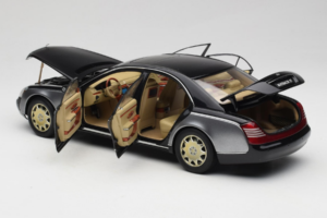 Maybach 57 SWB Caspian Black Himalayas Grey AUTOart 1:18 76151 Kov – obrázok 5 z 9