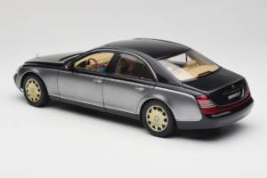 Maybach 57 SWB Caspian Black Himalayas Grey AUTOart 1:18 76151 Kov – obrázok 7 z 9