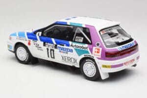 Mazda 323 GTX #10 T. Makinen / S. Harjanne 1000 Lakes Rally 1991 Otto 1:18 OT1099 Živica – obrázok 5 z 6
