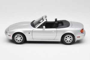 Mazda MX-5 Miata NA Highlight Strieborný Gate 1:18 1015 Kov – obrázok 4 z 8