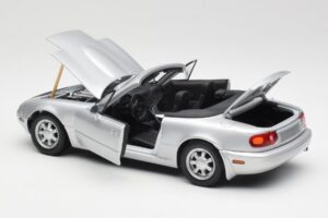 Mazda MX-5 Miata NA Highlight Strieborný Gate 1:18 1015 Kov – obrázok 5 z 8
