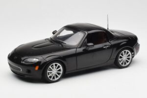 Mazda MX-5 NC Roadster Retractable Hardtop US Spec Čierny AUTOart 1:18 75971 Kov