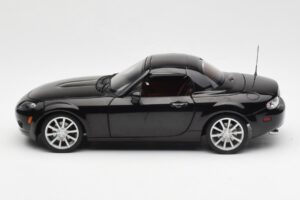 Mazda MX-5 NC Roadster Retractable Hardtop US Spec Čierny AUTOart 1:18 75971 Kov – obrázok 6 z 10