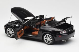 Mazda MX-5 NC Roadster Retractable Hardtop US Spec Čierny AUTOart 1:18 75971 Kov – obrázok 7 z 10