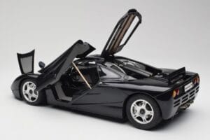 McLaren F1 Blue Metallic Minichamps 1:12 530133130 Kov – obrázok 5 z 8