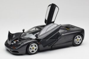McLaren F1 Carbon Čierny Metalíza Minichamps 1:18 530133420 Kov – obrázok 2 z 8