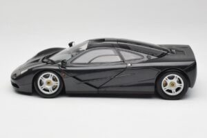 McLaren F1 Carbon Čierny Metalíza Minichamps 1:18 530133420 Kov – obrázok 4 z 8