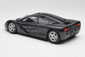 McLaren F1 Carbon Čierny Metalíza Minichamps 1:18 530133420 Kov – obrázok 7 z 8