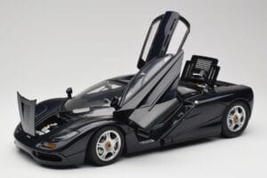 McLaren F1 Dark Blue Metallic Minichamps 1:12 530133128 Kov – obrázok 2 z 9