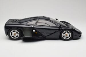 McLaren F1 Dark Blue Metallic Minichamps 1:12 530133128 Kov – obrázok 4 z 9