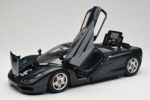 McLaren F1 Dark Green Metallic Minichamps 1:12 530133127 Kov – obrázok 2 z 9