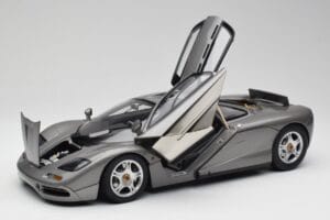 McLaren F1 Dark Silver Minichamps 1:12 530133124 Kov – obrázok 2 z 8
