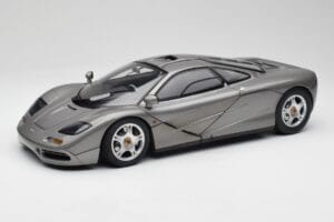 McLaren F1 Dark Silver Minichamps 1:12 530133124 Kov