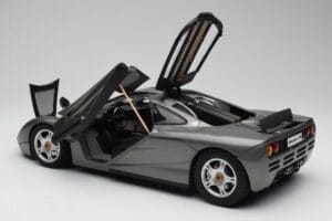 McLaren F1 Dark Silver Minichamps 1:12 530133124 Kov – obrázok 5 z 8