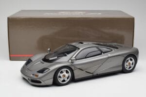 McLaren F1 Dark Silver Minichamps 1:12 530133124 Kov – obrázok 8 z 8