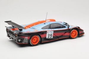 McLaren F1 GTR #39 Gulf R. Bellm / A. Gilbert / M. Sekiya 24 Hours of Le Mans 1997 UT Models 1:18 39725 Kov – obrázok 3 z 8