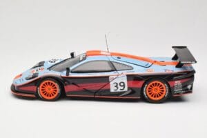 McLaren F1 GTR #39 Gulf R. Bellm / A. Gilbert / M. Sekiya 24 Hours of Le Mans 1997 UT Models 1:18 39725 Kov – obrázok 4 z 8