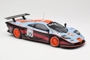 McLaren F1 GTR #39 Gulf R. Bellm / A. Gilbert / M. Sekiya 24 Hours of Le Mans 1997 UT Models 1:18 39725 Kov – obrázok 6 z 8