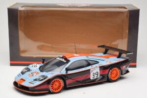 McLaren F1 GTR #39 Gulf R. Bellm / A. Gilbert / M. Sekiya 24 Hours of Le Mans 1997 UT Models 1:18 39725 Kov – obrázok 8 z 8