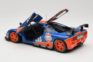 McLaren F1 GTR Gulf #33 R. Bellm / M. Weaver / J-J. Lehto 24 Hours of Le Mans 1996 UT Models 1:18 530161833 Kov – obrázok 5 z 8