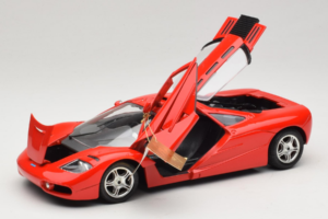 McLaren F1 High Mirror Light Red Guiloy 1:18 67505 Kov – obrázok 2 z 8