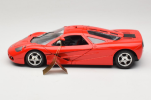 McLaren F1 High Mirror Light Red Guiloy 1:18 67505 Kov – obrázok 4 z 8