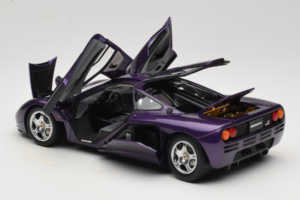 McLaren F1 Fialový LCD 1:18 LCD18014-PU Kov – obrázok 5 z 8