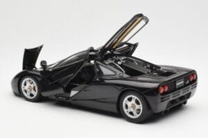 McLaren F1 Road Car Čierny AUTOart 1:18 76002 Kov – obrázok 5 z 8