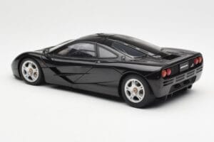 McLaren F1 Road Car Čierny AUTOart 1:18 76002 Kov – obrázok 7 z 8
