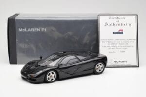 McLaren F1 Road Car Čierny AUTOart 1:18 76002 Kov – obrázok 8 z 8