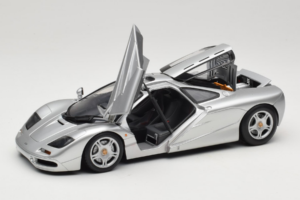 McLaren F1 Strieborný UT Models 1:18 530133180-R1 Kov – obrázok 2 z 8