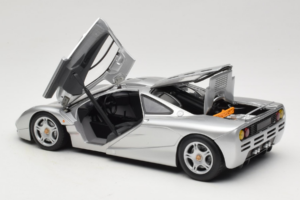 McLaren F1 Strieborný UT Models 1:18 530133180-R1 Kov – obrázok 5 z 8