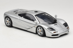 McLaren F1 Strieborný UT Models 1:18 530133180-R1 Kov – obrázok 6 z 8