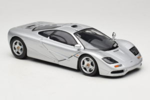 McLaren F1 Strieborný UT Models 1:18 530133180 Kov – obrázok 6 z 8
