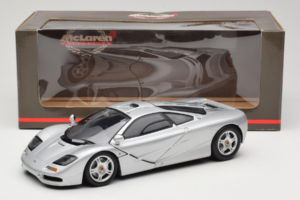 McLaren F1 Strieborný UT Models 1:18 530133180 Kov – obrázok 8 z 8