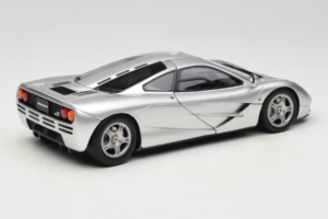 McLaren F1 Strieborný LCD 1:18 LCD18014-SI Kov – obrázok 3 z 8
