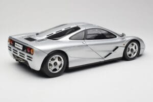 McLaren F1 Strieborný Minichamps 1:12 530133129 Kov – obrázok 3 z 8