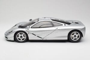 McLaren F1 Strieborný Minichamps 1:12 530133129 Kov – obrázok 4 z 8
