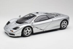 McLaren F1 Strieborný Minichamps 1:12 530133129 Kov