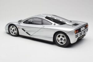McLaren F1 Strieborný Minichamps 1:12 530133129 Kov – obrázok 7 z 8