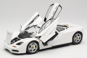 McLaren F1 Biely Minichamps 1:18 530133424 Kov – obrázok 2 z 8