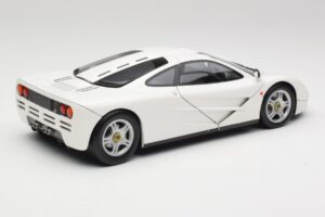 McLaren F1 Biely Minichamps 1:18 530133424 Kov – obrázok 3 z 8