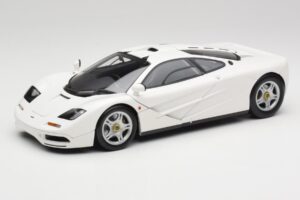 McLaren F1 Biely Minichamps 1:18 530133424 Kov