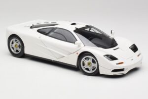 McLaren F1 Biely Minichamps 1:18 530133424 Kov – obrázok 6 z 8