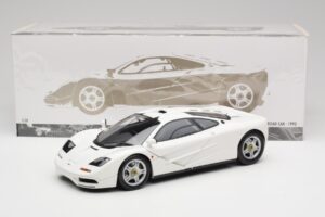 McLaren F1 Biely Minichamps 1:18 530133424 Kov – obrázok 8 z 8